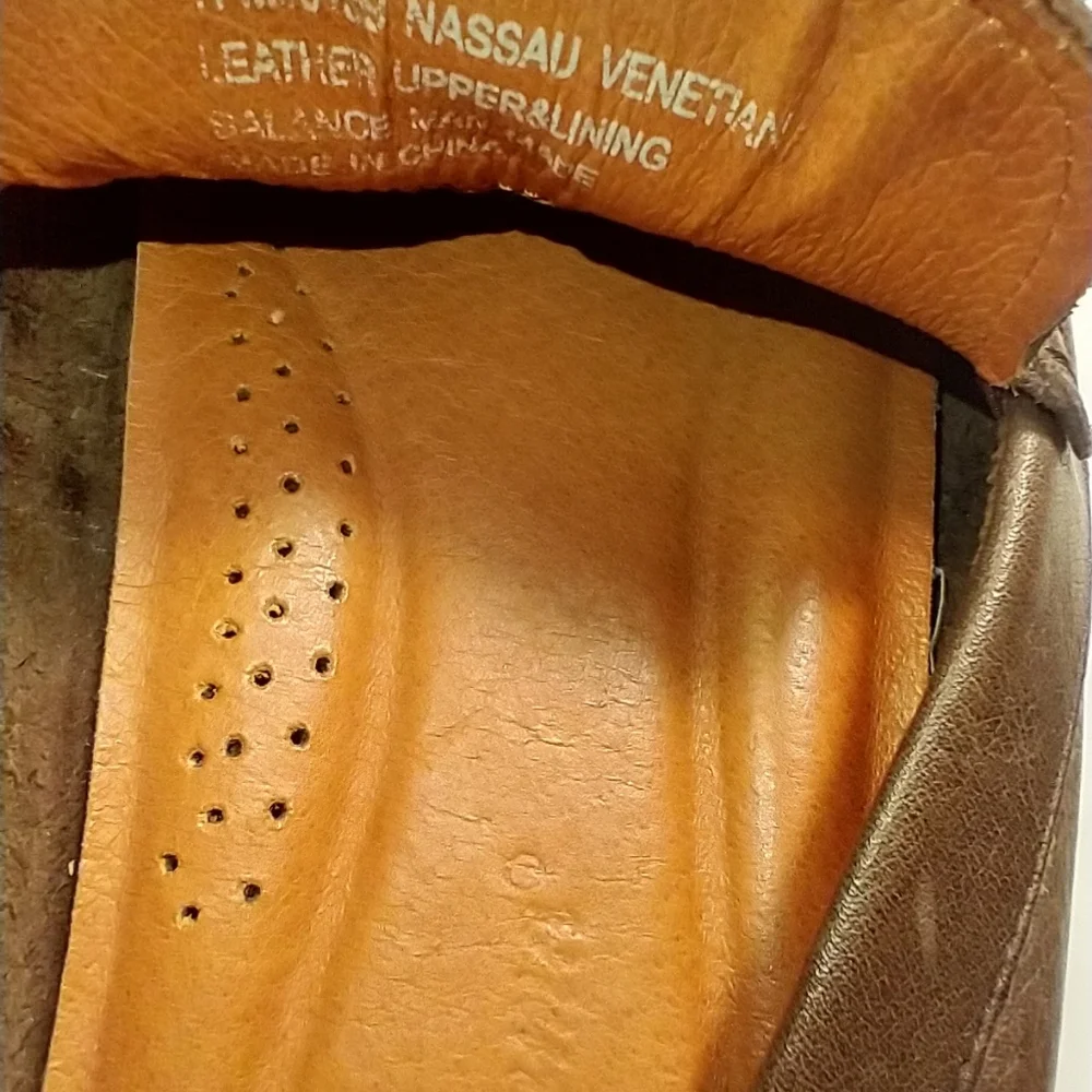 Tommy Bahama Nassau Venetian Brown Leather Loafers Shoes Men's sz 11.5D.